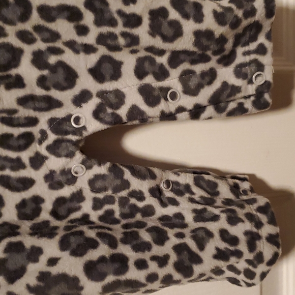 NWT Carter's Girls Animal Print Hooded Fleece Long Sleeve Romp - Size 6 Months - Picture 4 of 9